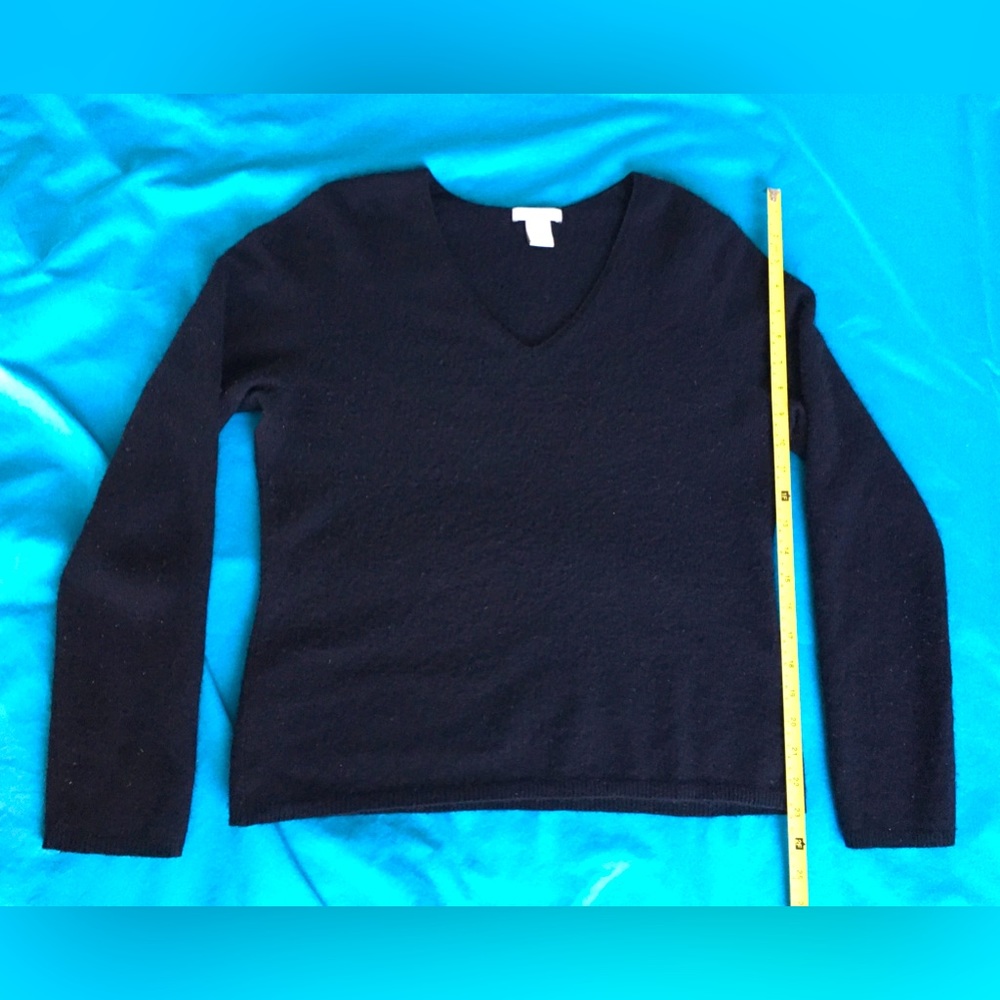 90’s Tweeds black cashmere vneck long sleeve sweater, very warm
